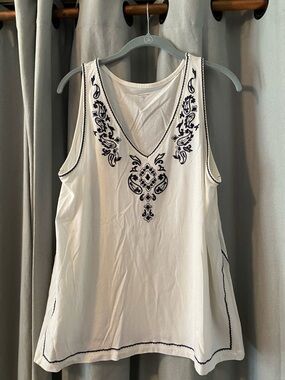 Garnet Hill White Tank Top with Navy Embroidery, Women’s Size Large